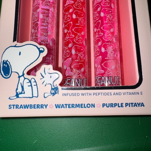 Celavi Snoopy Tinted Lip Oil Set - Picture 2 of 3